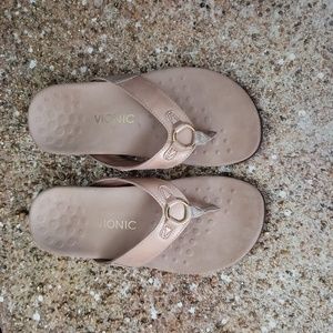 Vionic sandals size 8